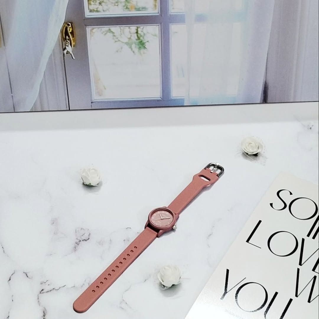 ساعت بولون متوسط رنگ ثابت بند سیلیکونی