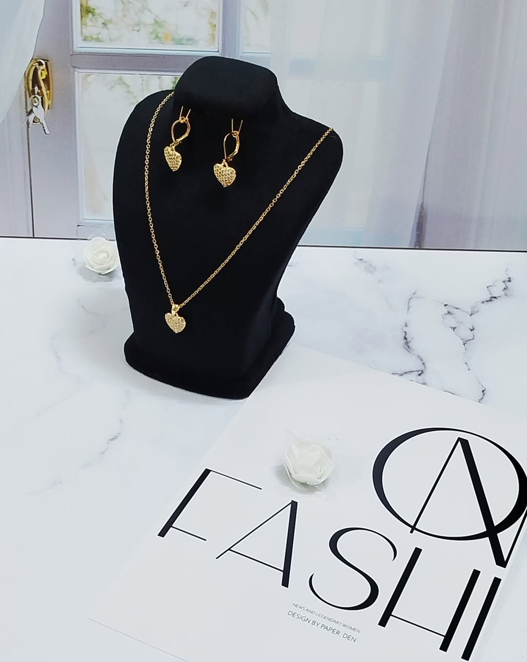 نیم ست طرح طلا شامل گردنبند و گوشواره ضد حساسیت